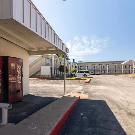 Delux Inn Wichita Falls Buitenkant foto