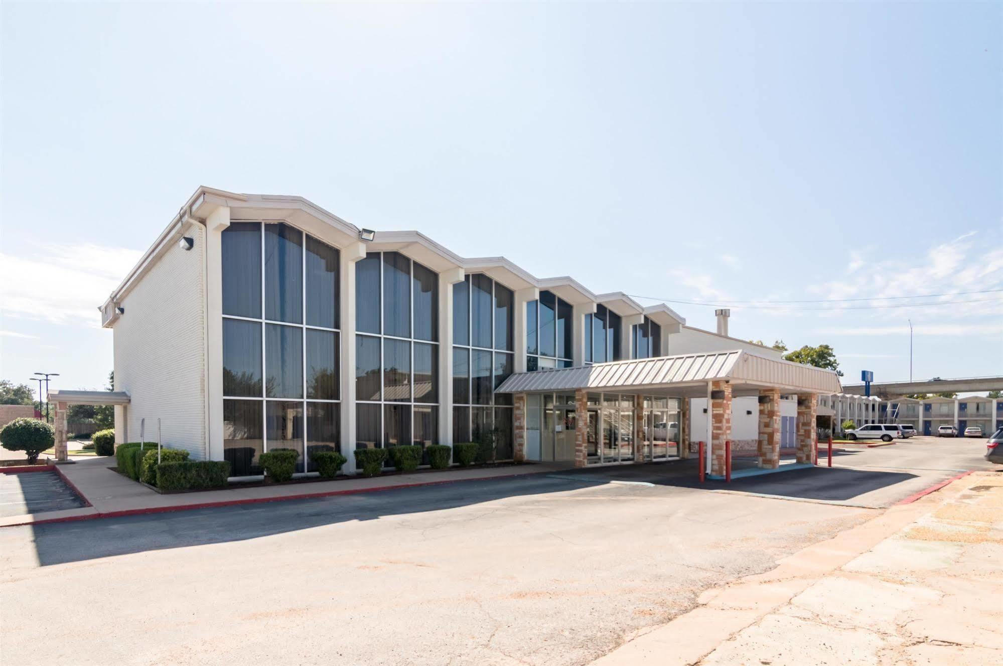 Delux Inn Wichita Falls Buitenkant foto